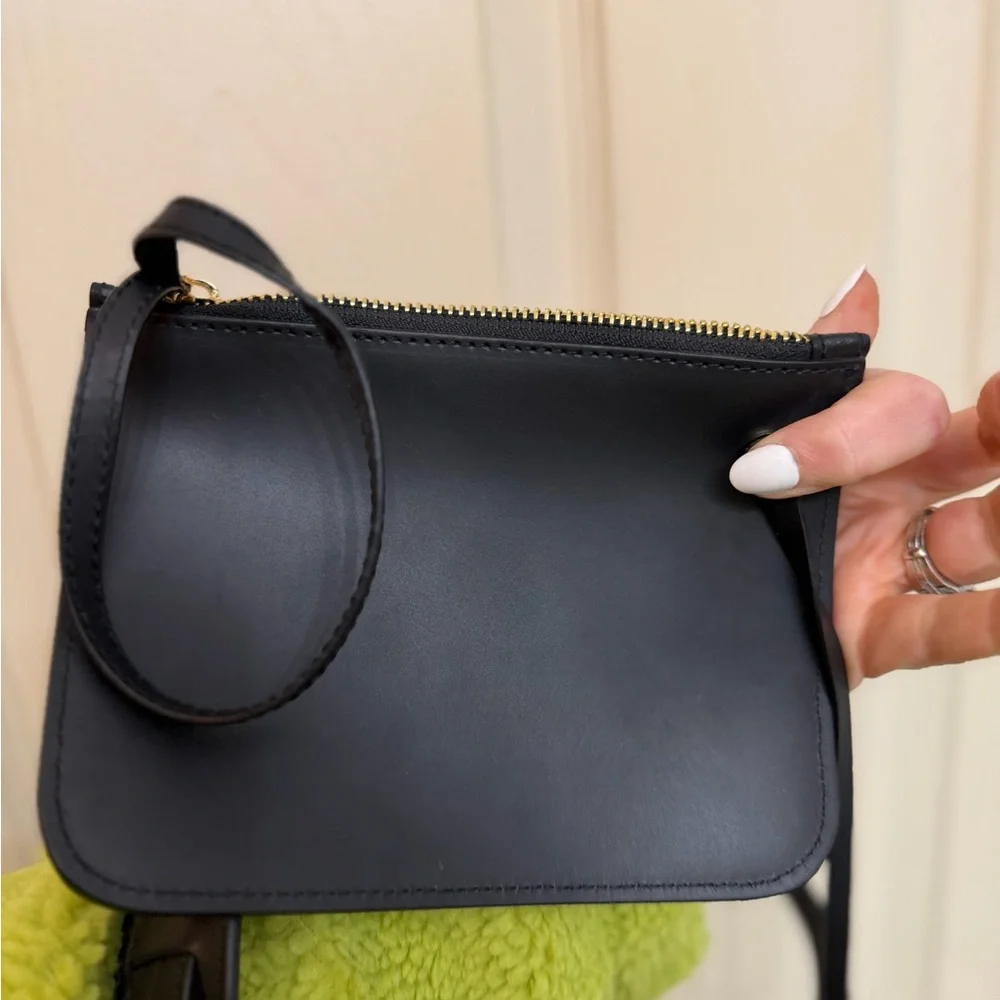 Teddy Blake Black Leather Drawstring Crossbody Bag - Picture 6 of 7